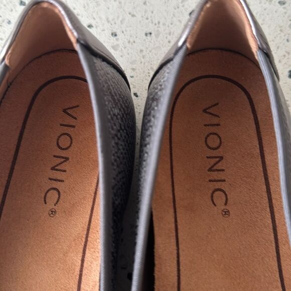 Vionic Silver Flats with Bow Detail - Picture 11 of 12